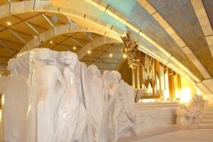 Fig. 2. Ambo. Chiesa di Padre Pio, San Giovanni Rotondo, Italy (2004). Artist: Giuliano Vangi.